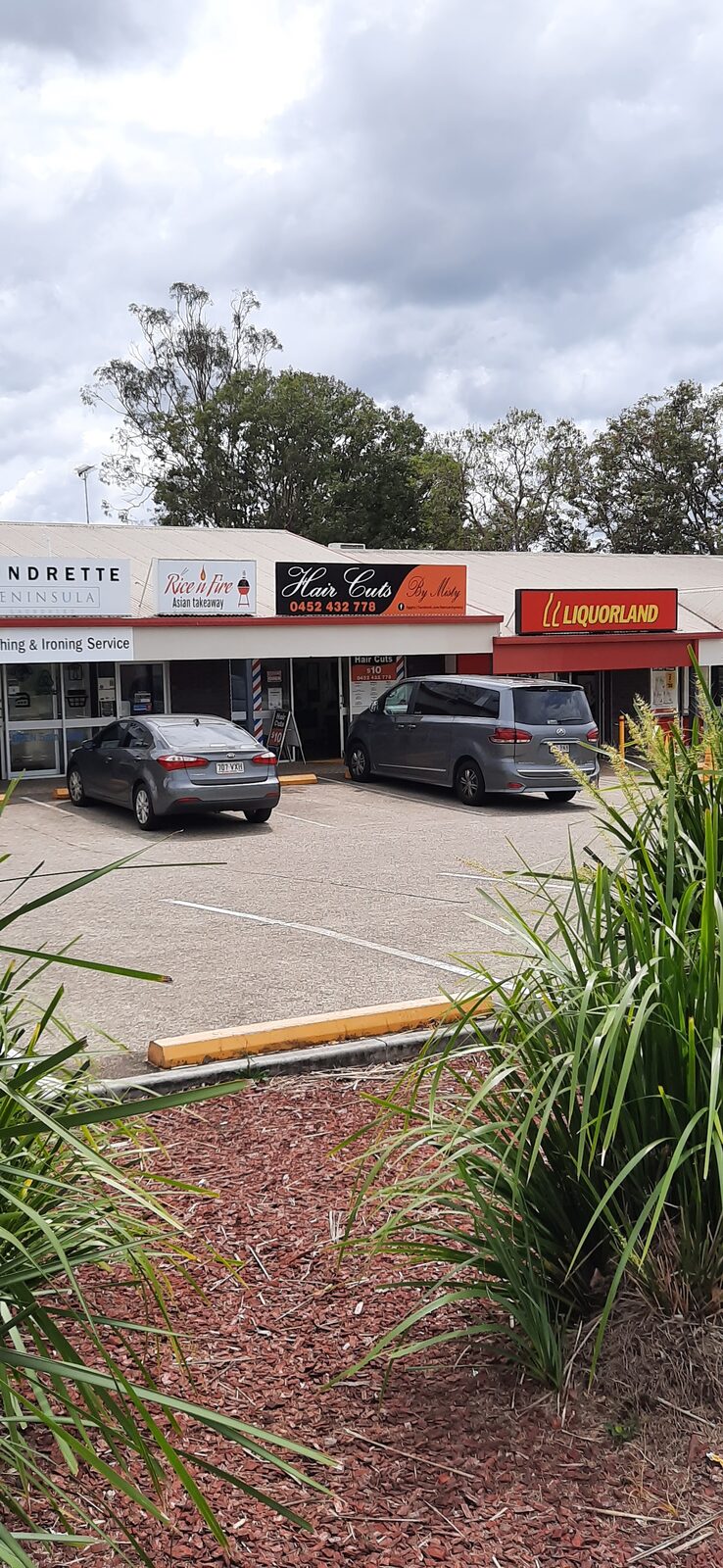 The Glenmay Ct shopping strip, with the Hair Cuts by Misty sign beside Liquorland
